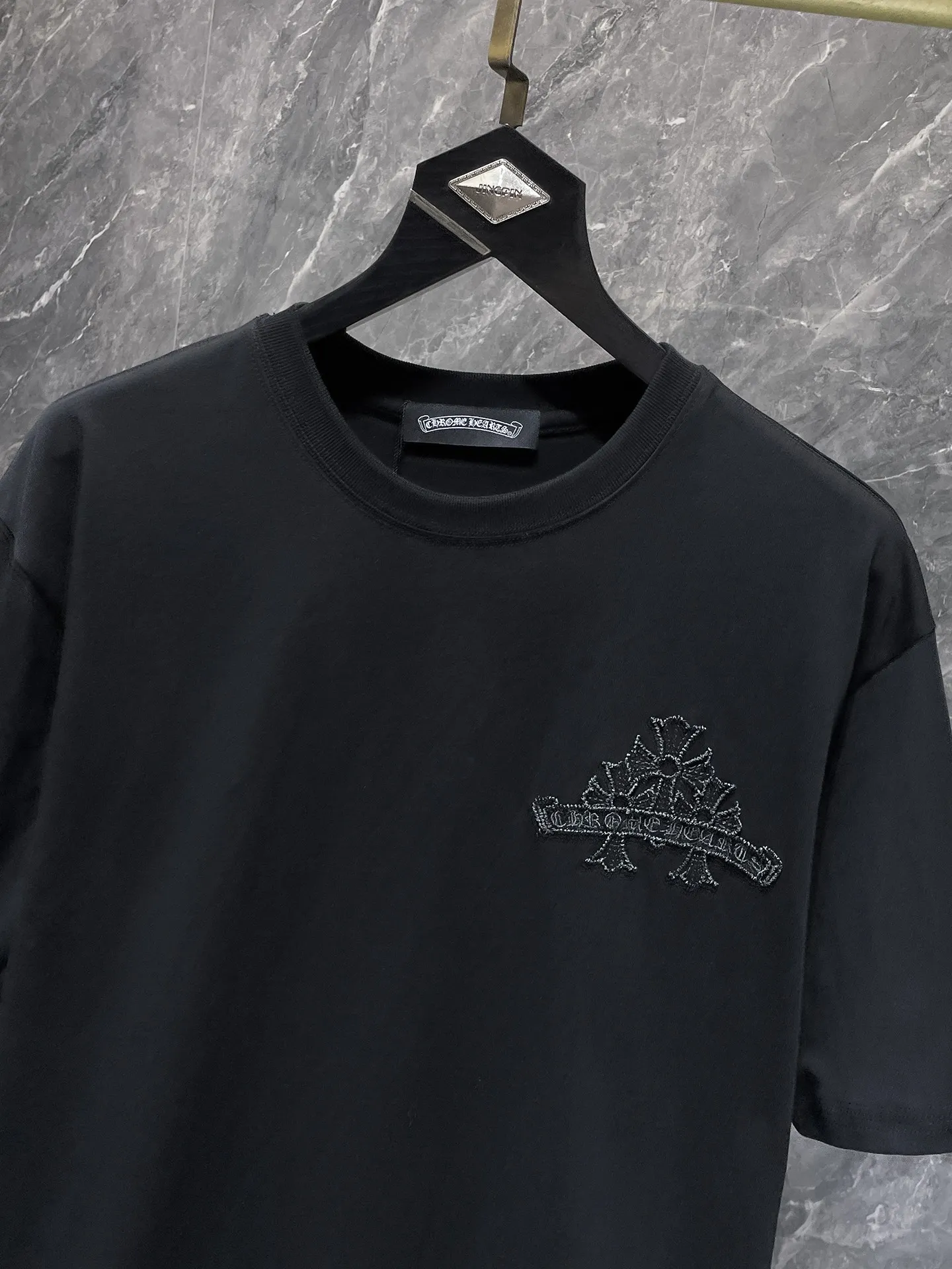 P180 new Chrome Hearts 25ss high version for summer! High-weight, environmentally friendly and high-quality top-grade fabric 280g Crow cross roller embroidery short sleeves Vacuum embroidery method! Heavy embroidery! ! ! Tens of thousands of needles! ! Counter synchronization 1:1 replica version Recommended color: black white Code number: S, M, L, XL